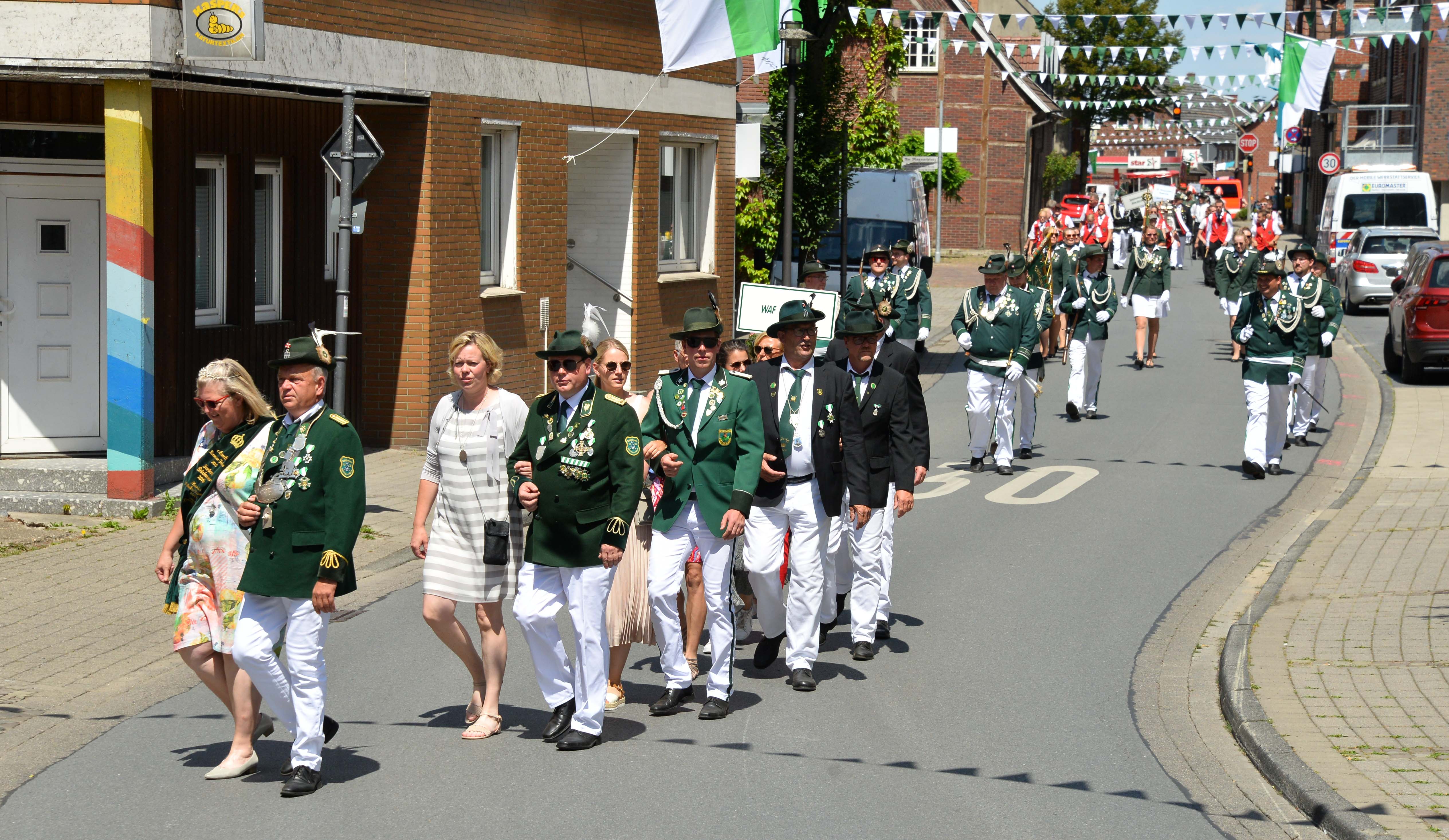 Jubiläums-Schützenfest am 2. Juli 2022 * das Marschieren |  067