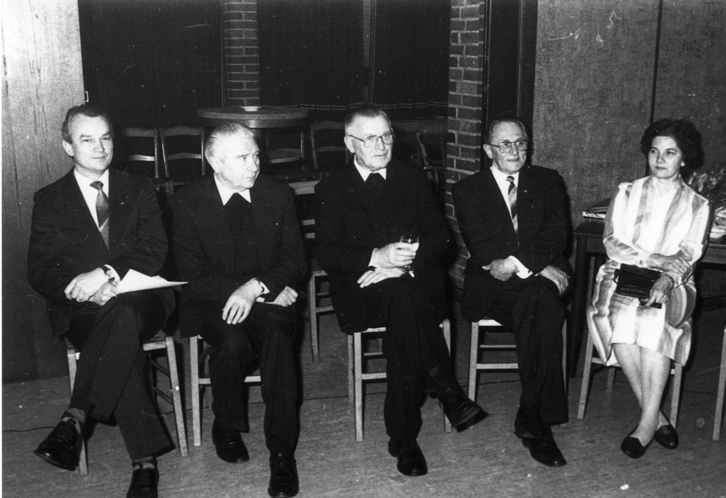 Jubiläum der Kolpingfamilie: Siegfried Wiedemann, Pfarrer Franz Lambrecht, Pfarrer Ferdinand Ostholt-Wipperfeld, Willy Leuer, Margret Leuer   am 13 Jan. 1985 